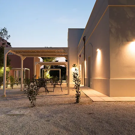 Hotel Masseria Mongio Dell'elefante 4*