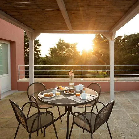 Отель Masseria Mongio Dell'elefante Отранто